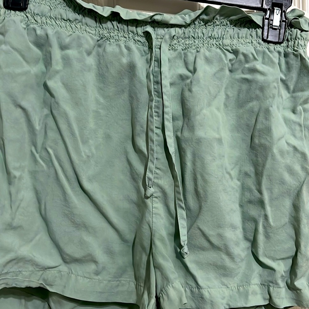 Light green tie shorts
